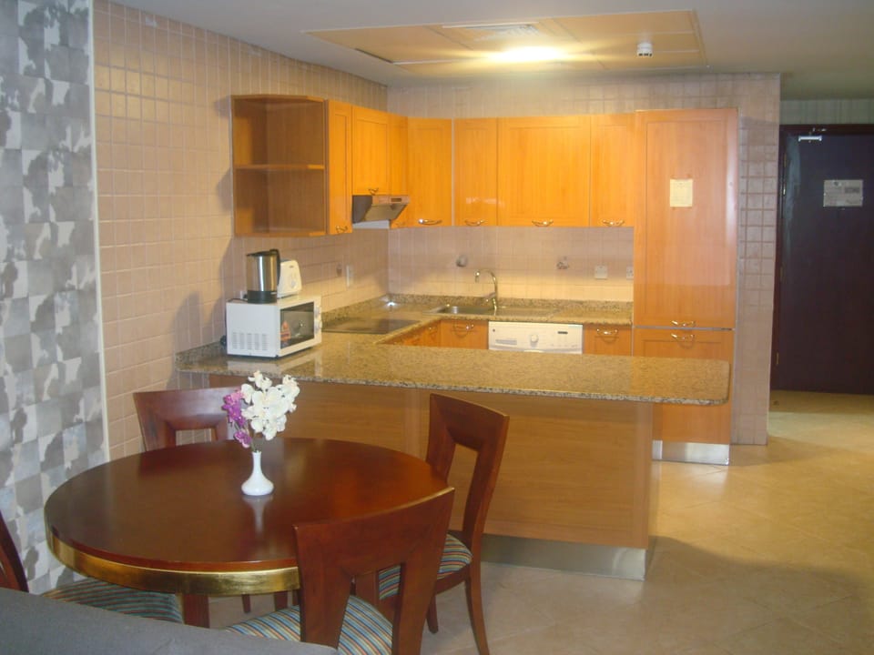 Standard Apartment, 1 Bedroom | Private kitchen | Full-size fridge, microwave, electric kettle