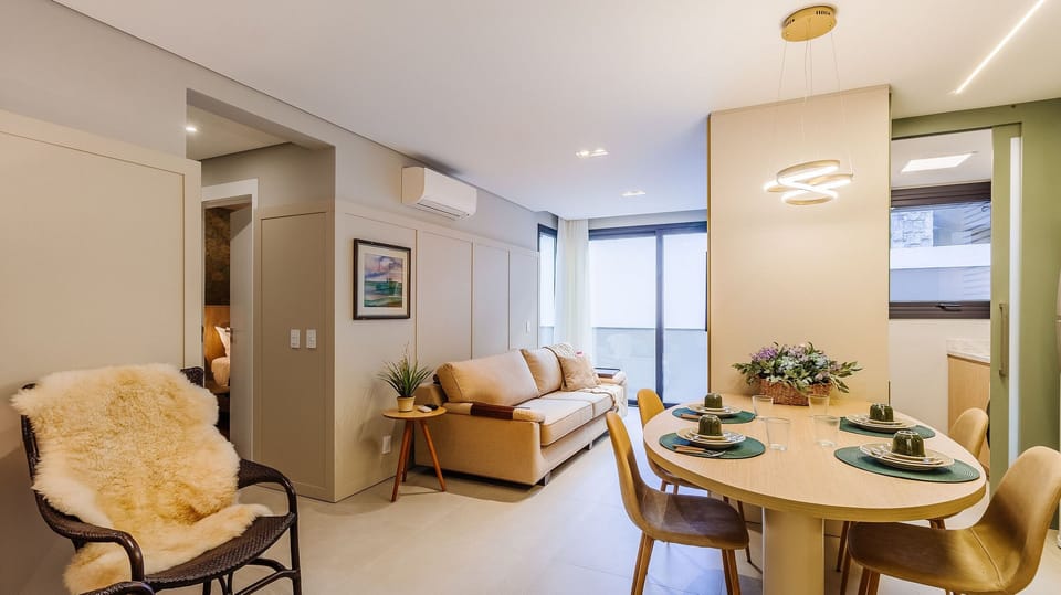 Basic Apartment | Dining