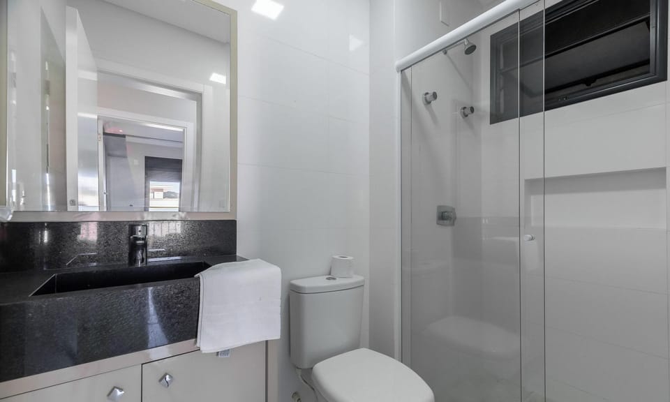 Basic Apartment | Bathroom | Shower