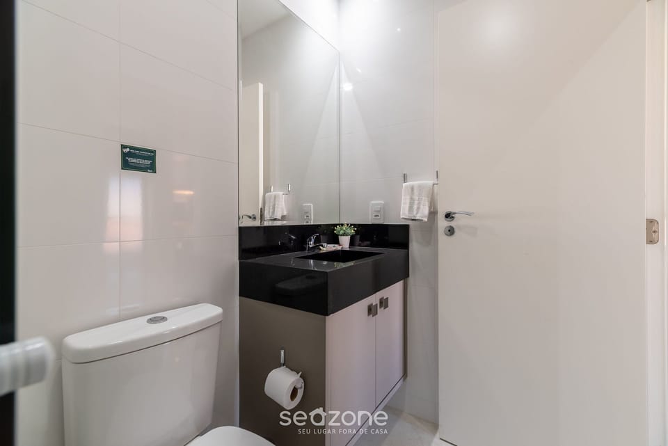 Basic Apartment | Bathroom | Shower