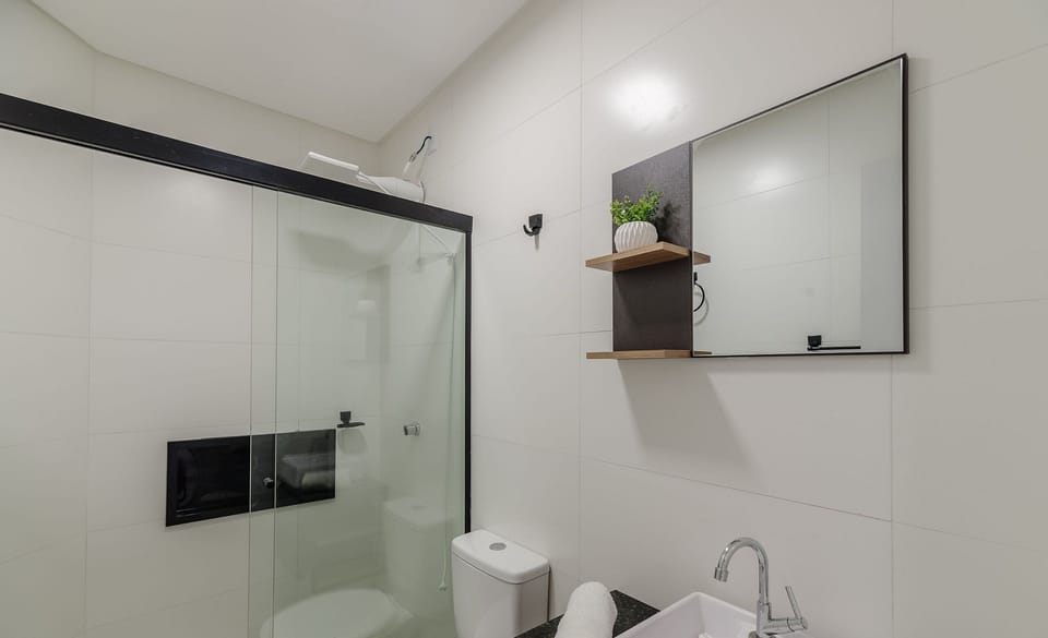 Basic Apartment | Bathroom | Shower