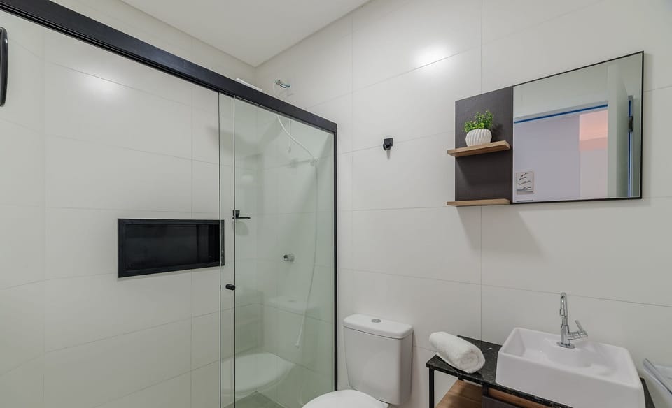 Basic Apartment | Bathroom | Shower