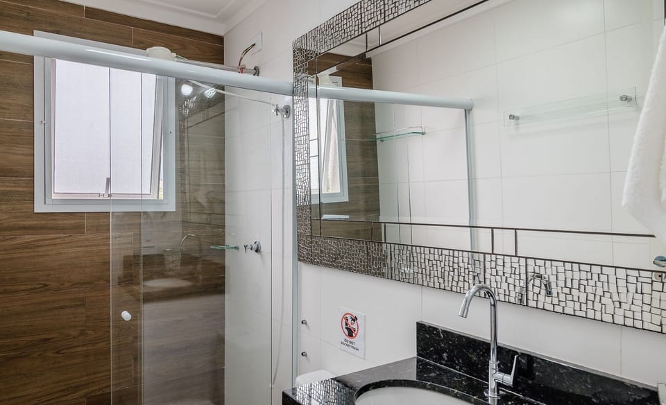 Basic Apartment | Bathroom | Shower