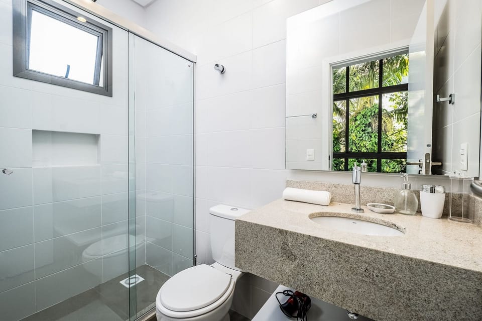 Basic Apartment | Bathroom | Shower