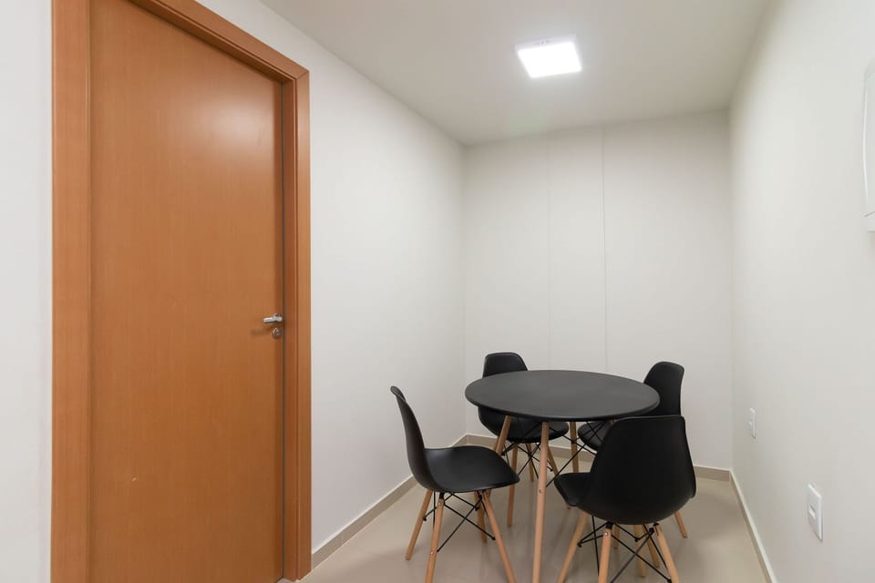 Basic Apartment | Dining