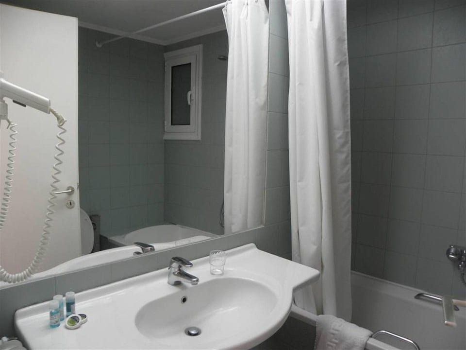 Free toiletries, hair dryer, towels