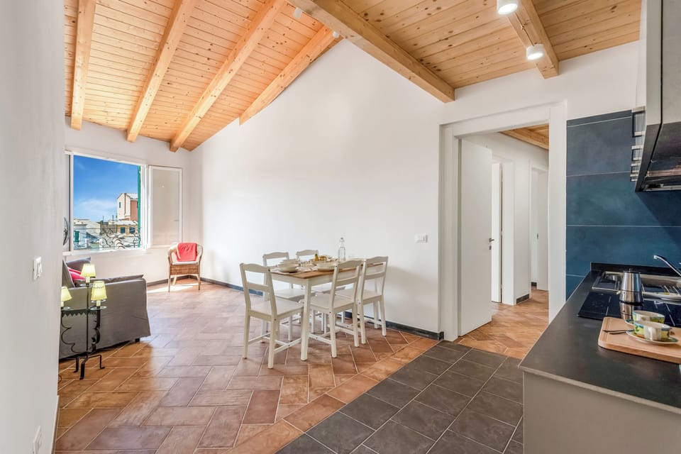 Standard Apartment, 2 Bedrooms (High Roof Apartment) | Dining