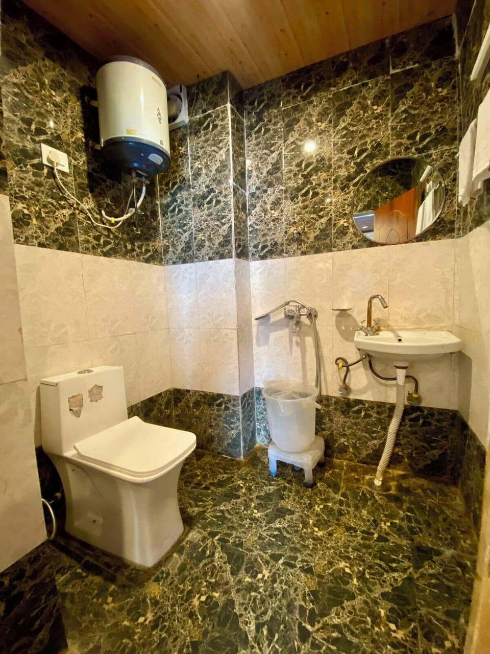 Standard Room, Hill View | Bathroom