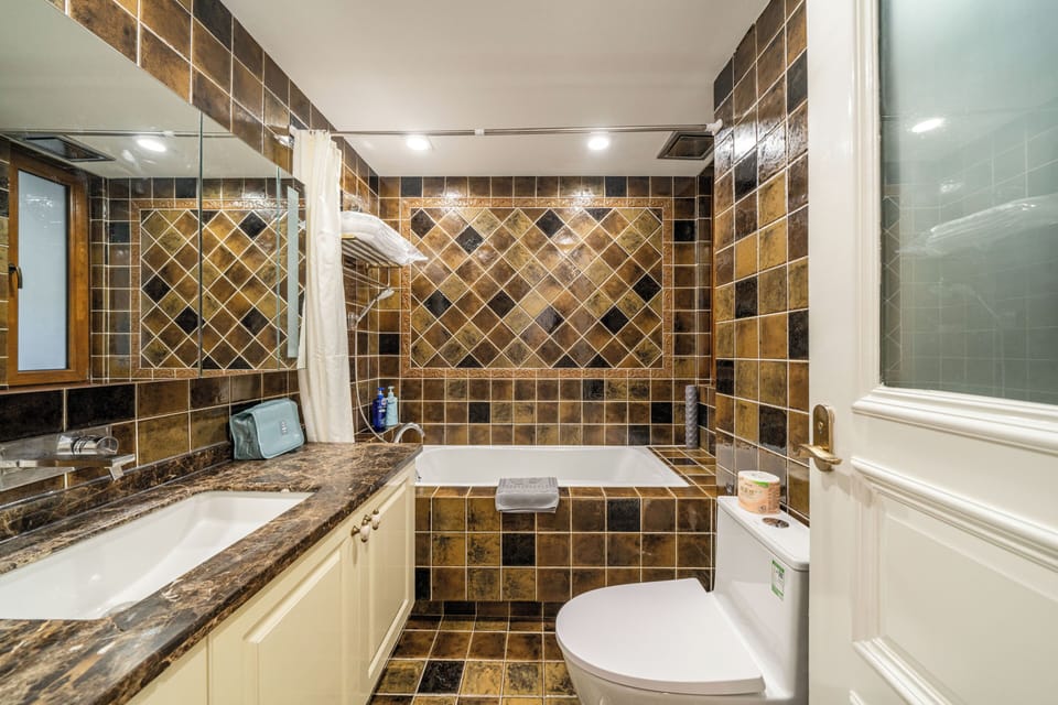 Family Apartment, 3 Bedrooms, Non Smoking, City View | Bathroom | Slippers