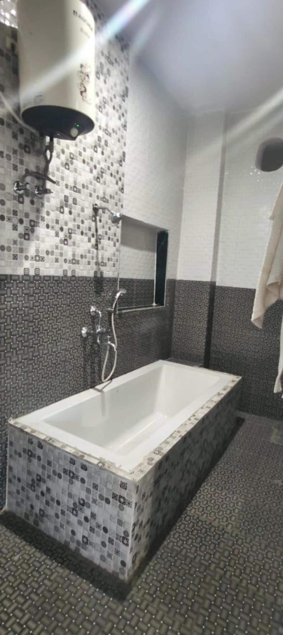 Suite | Bathroom | Shower, towels