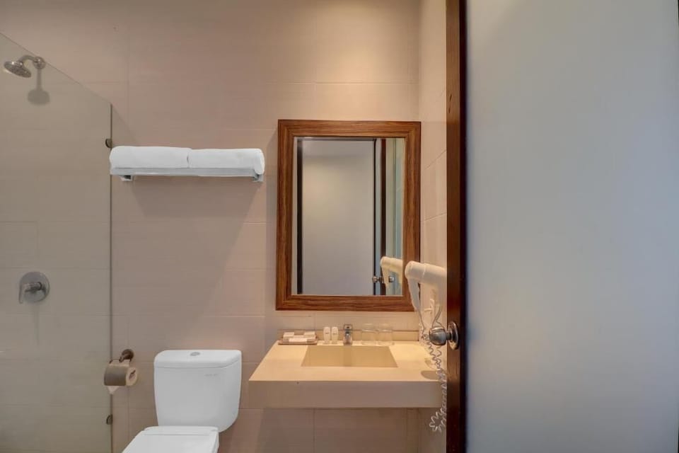 Deluxe Twin Room, Garden View | Bathroom