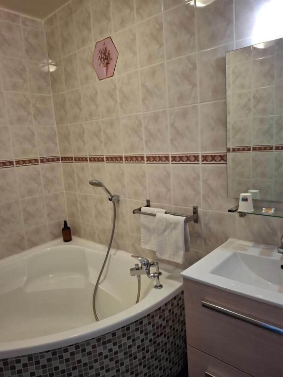 Double Room | Bathroom | Bathtub, hair dryer, towels, soap