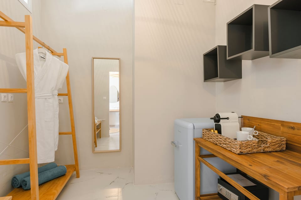 Deluxe Double Room | Coffee and/or coffee maker