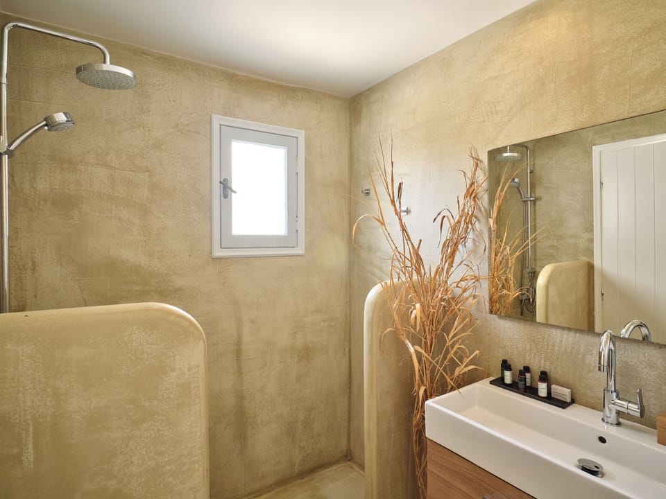 Comfort Double Room | Bathroom | Shower, designer toiletries, hair dryer, slippers