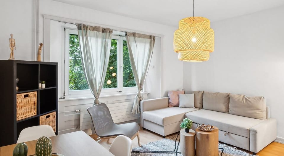 Basic Apartment, 3 Bedrooms, Balcony | Living area