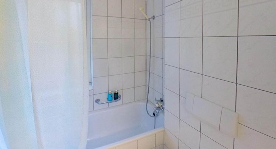 Basic Apartment, 3 Bedrooms, Balcony | Bathroom