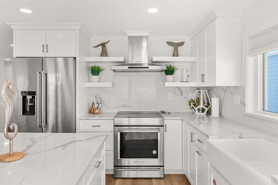 House (4 Bedrooms) | Private kitchen | Fridge, microwave, oven, stovetop