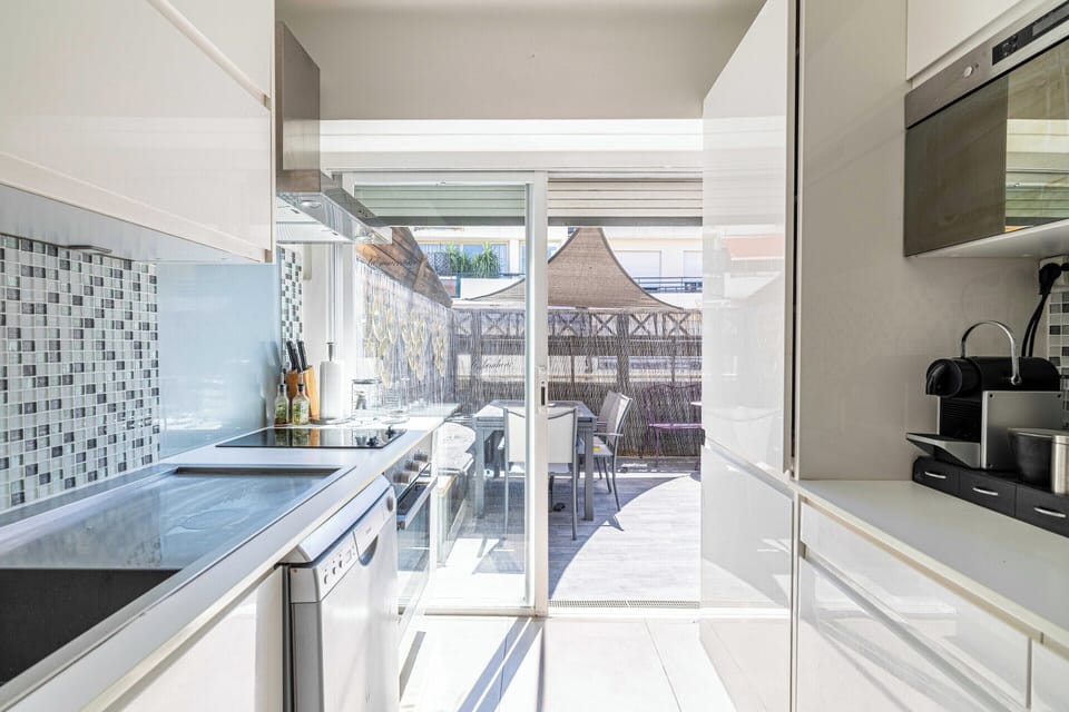 Apartment | Private kitchen | Coffee/tea maker, fridge, microwave, oven