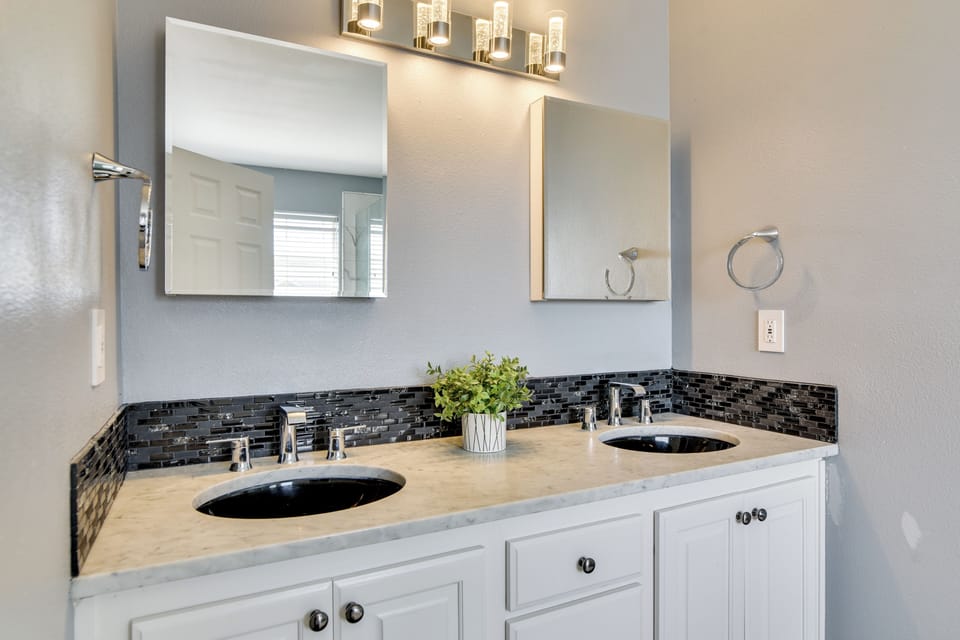 Spacious Tigard Home Near Downtown Portland Cottage in Tigard