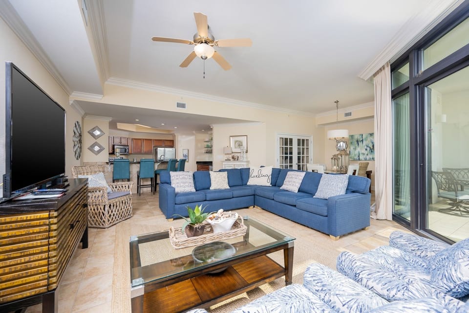 Condo, 3 Bedrooms | Living area