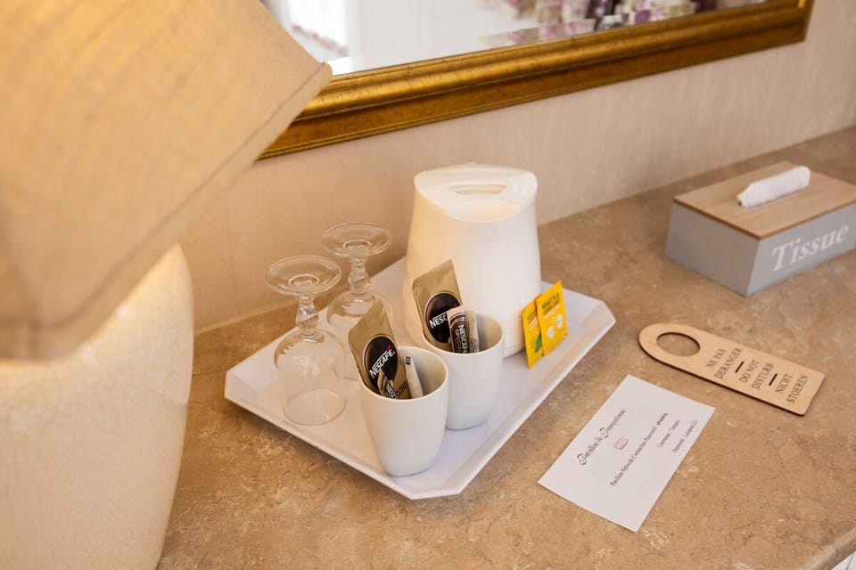 Deluxe Double Room, Ensuite | In-room safe, blackout drapes, iron/ironing board (on request)