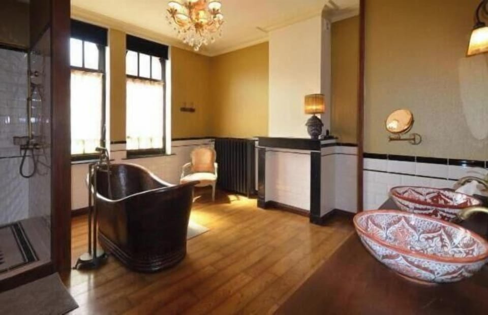 Deluxe Suite, City View | Bathroom | Separate tub and shower, free toiletries, hair dryer, towels