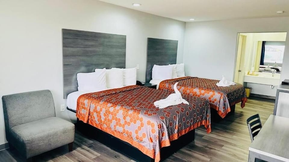Deluxe Double Room | Desk, laptop workspace, iron/ironing board (on request), WiFi (free)