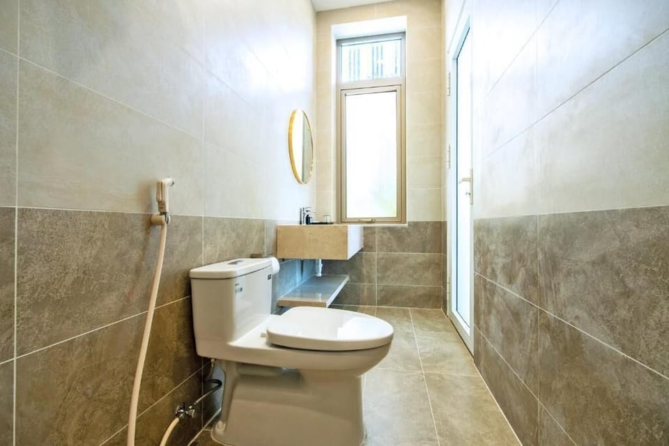 Deluxe Double Room, City View | Bathroom | Shower, slippers, soap, shampoo