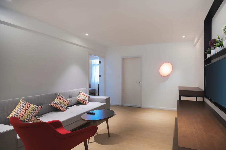 Deluxe Suite, City View | Blackout drapes, soundproofing, WiFi (free), bed sheets