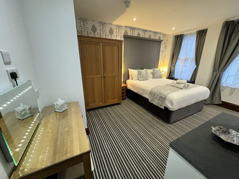 Luxury Double Room (Cosy Double Second Floor) | Minibar, in-room safe, iron/ironing board, free WiFi