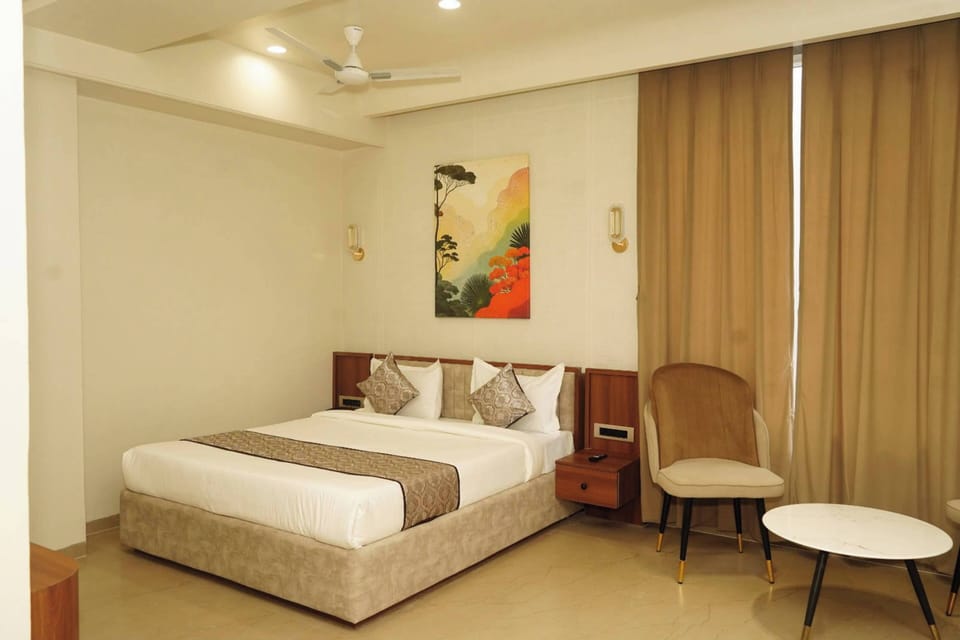 Deluxe Room | Rollaway beds (surcharge), WiFi (free), bed sheets