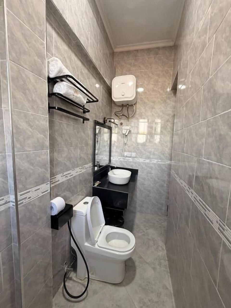 Shower, free toiletries, hair dryer, towels