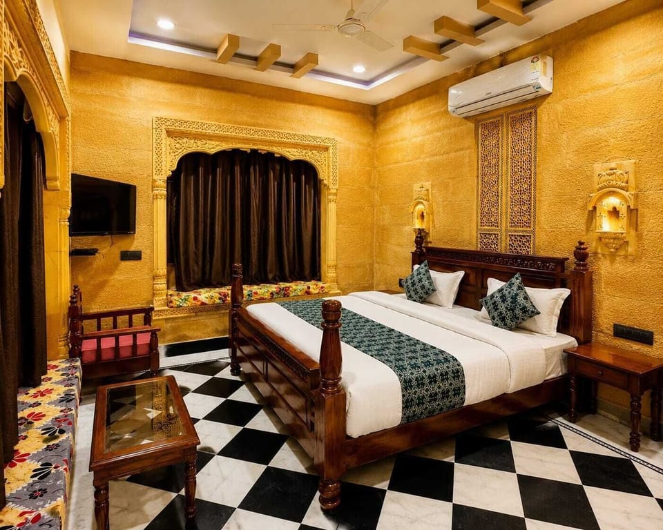 Luxury Double Room | Desk, WiFi (free)