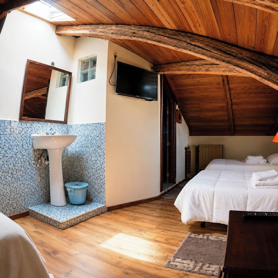 Comfort Triple Room, Patio, Courtyard View | Laptop workspace