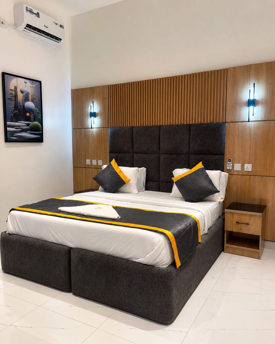 Premium bedding, desk, laptop workspace, WiFi (free)
