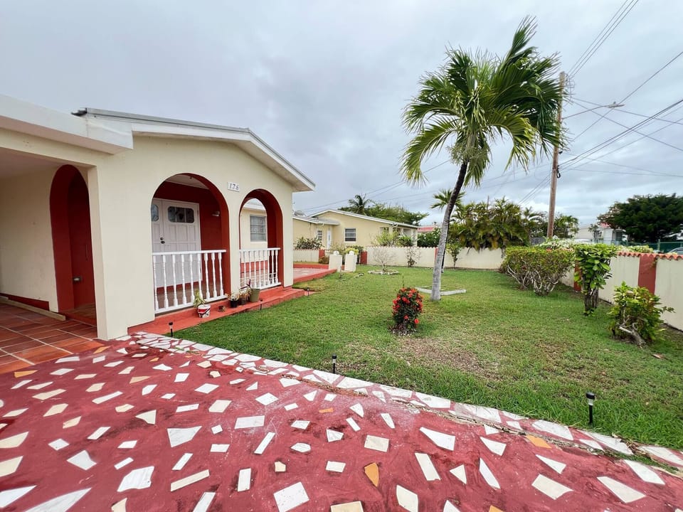 House, 3 Bedrooms, Balcony | Property grounds