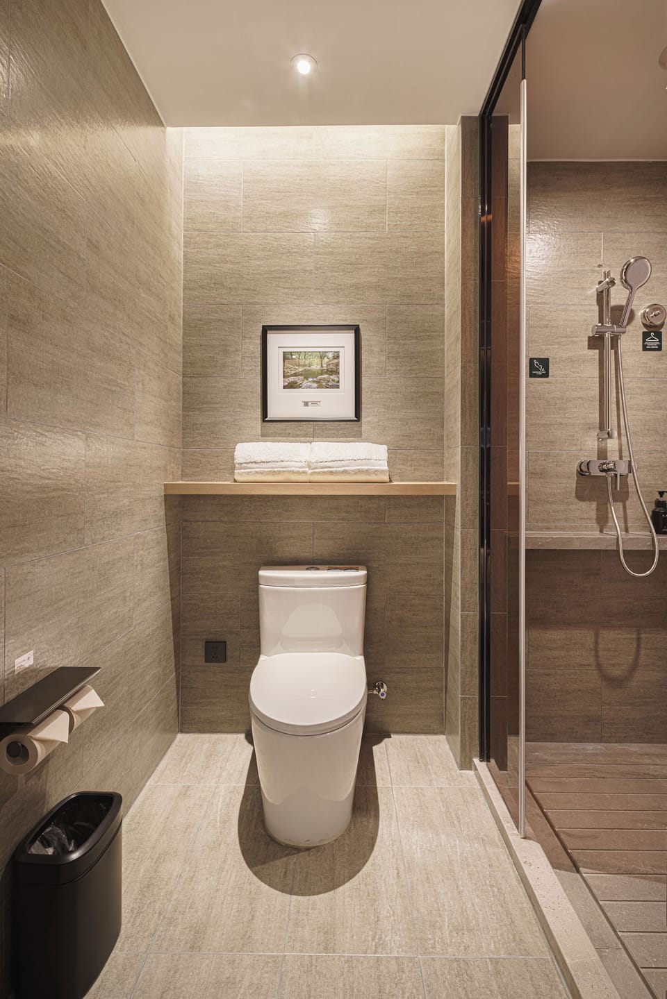 Basic Single Room, Hill View | Bathroom | Shower, hair dryer, towels, shampoo