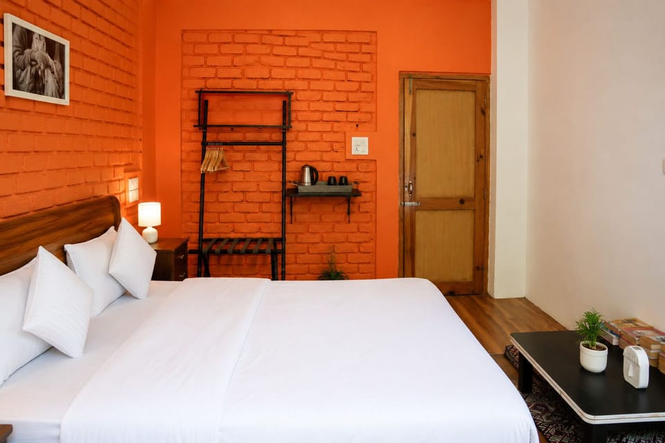 Deluxe Double Room, Balcony, Hill View | WiFi (free)