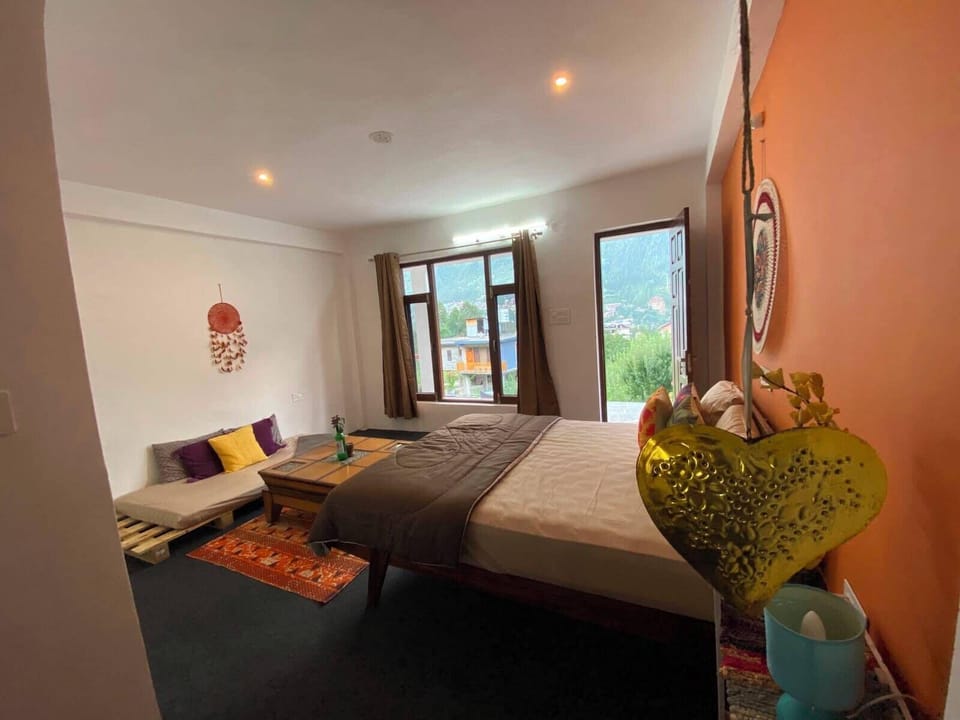 Superior Double Room, 1 Queen Bed, Ensuite, Mountain View | Desk, laptop workspace, blackout drapes, iron/ironing board