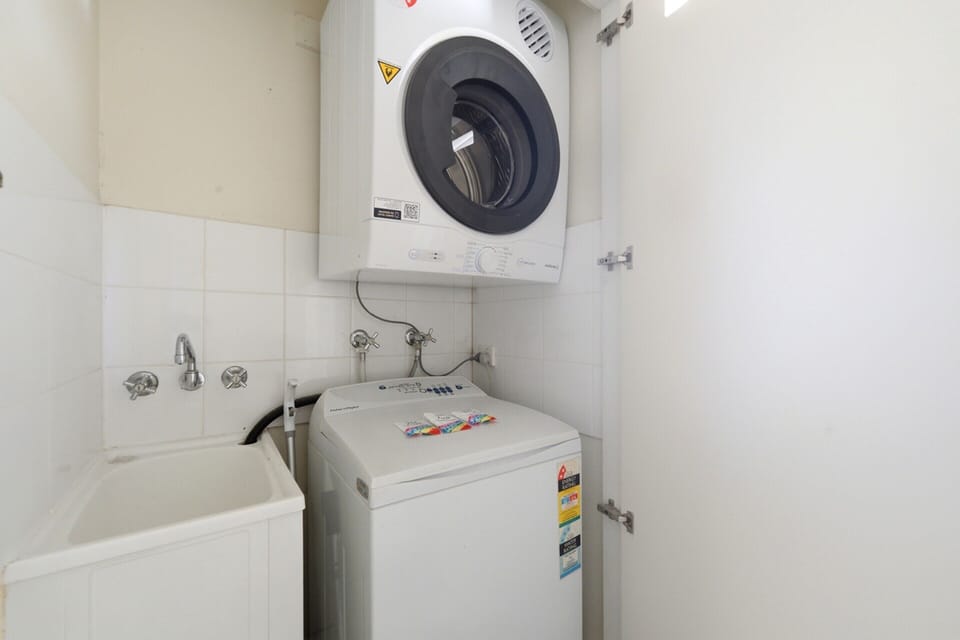 Stylish 2-bed Stay With Pool & Parking Apartment in Canberra