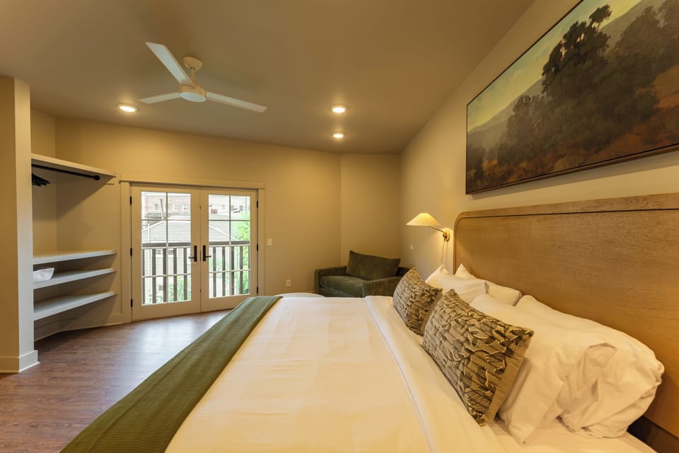 Luxury Room | Blackout drapes, WiFi (free)