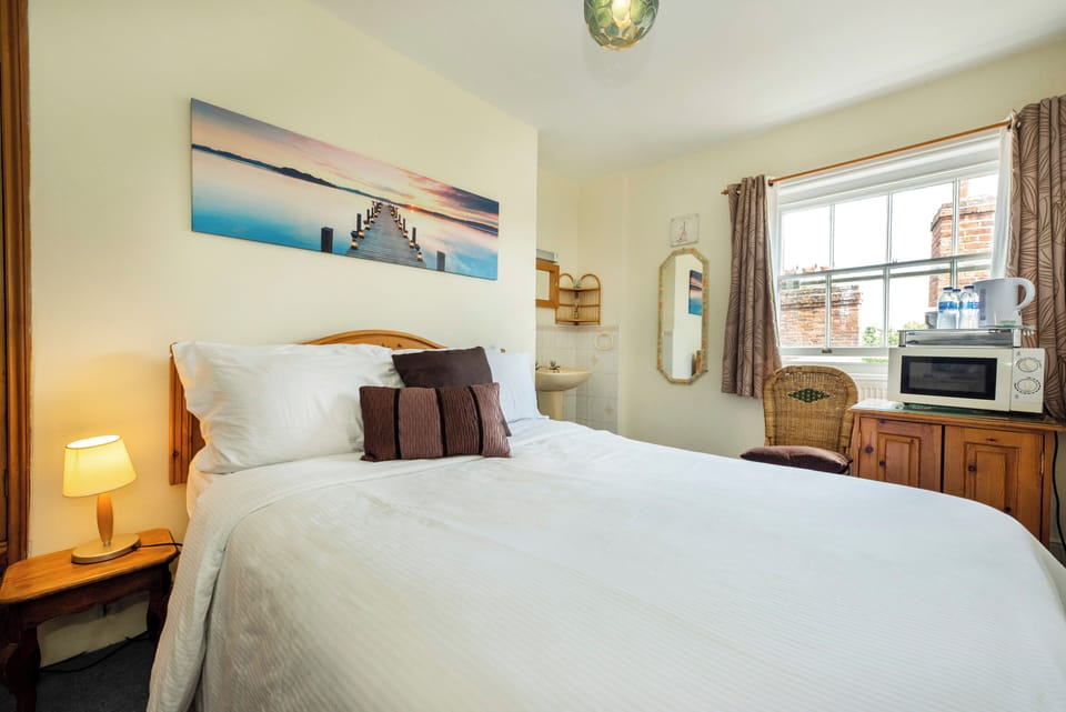 Standard Double Room, Shared Bathroom | Iron/ironing board, free WiFi, bed sheets