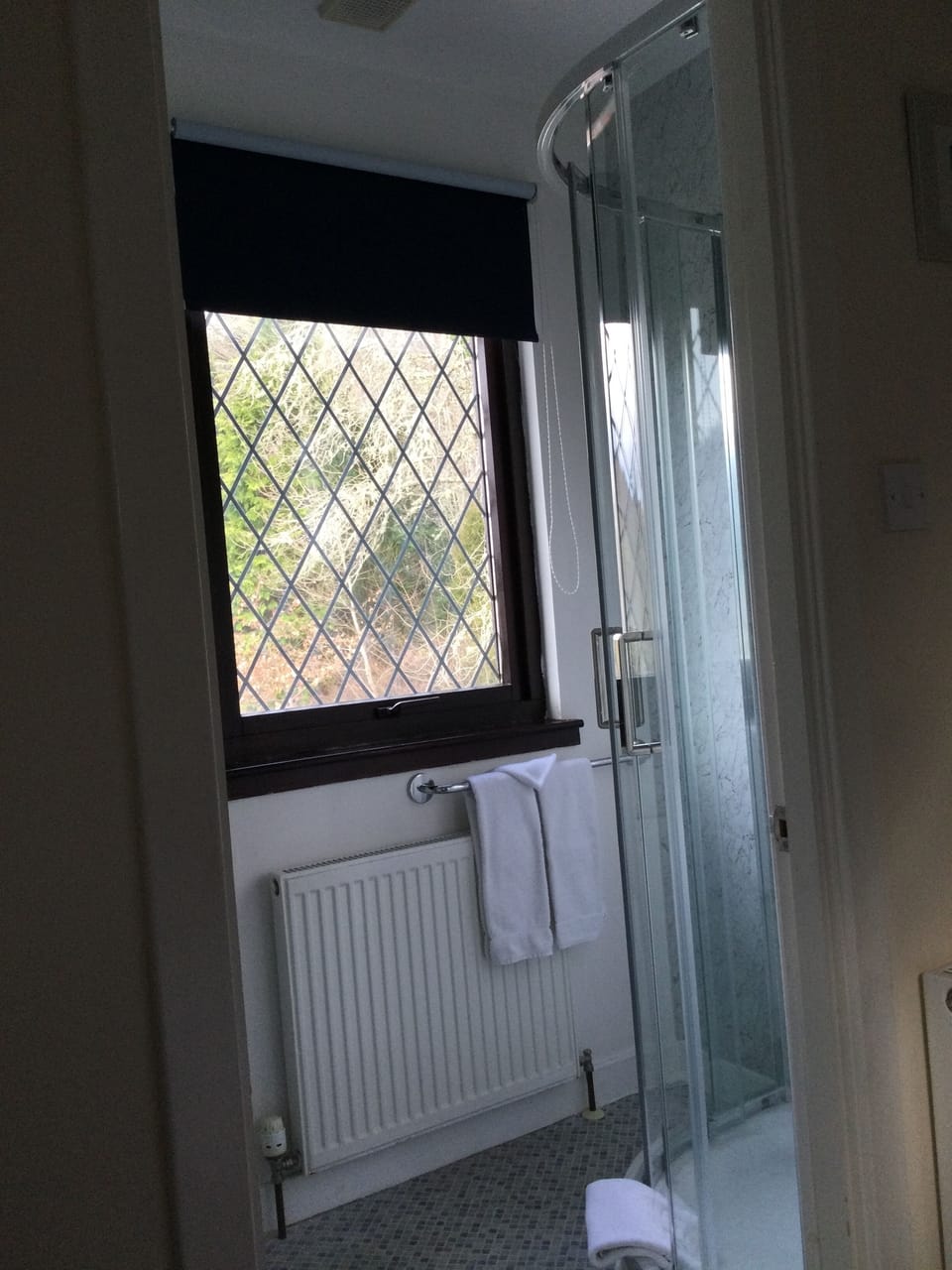 Standard Twin Room, Ensuite | Bathroom | Shower, free toiletries, towels