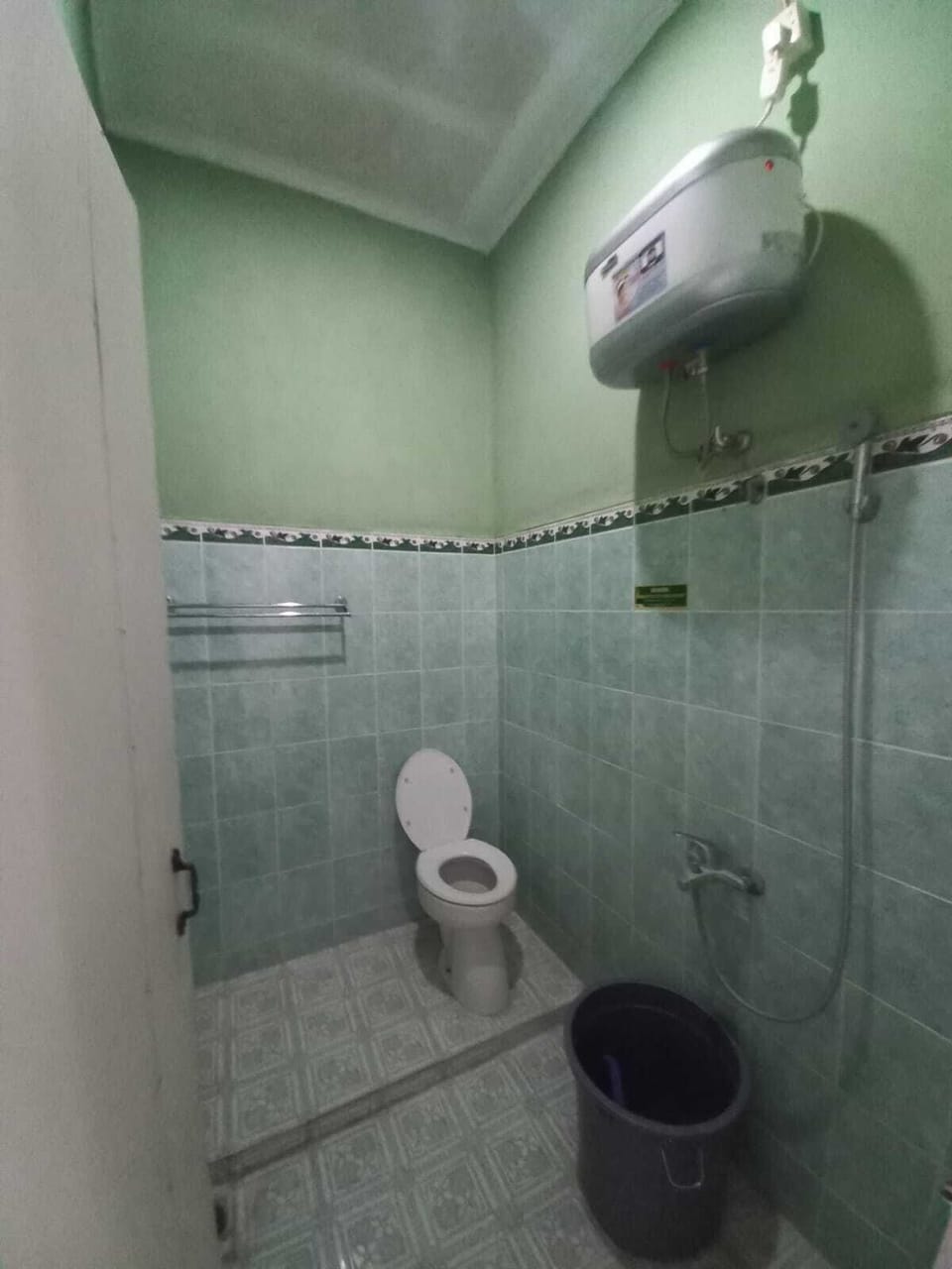 Shower, towels