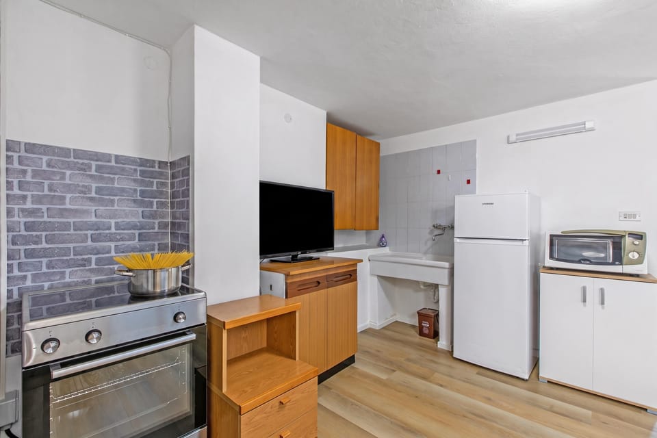 Family Apartment, 1 Bedroom, Microwave (Falesia Vertical Rock View) | Private kitchen
