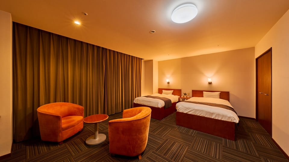 Standard Twin Room With Bath,Non-Smoking | In-room safe, desk, iron/ironing board (on request), WiFi (free)