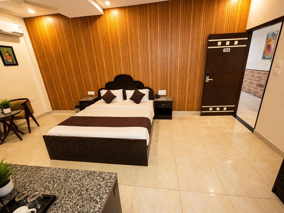 Superior Double Room | Desk, WiFi (free)
