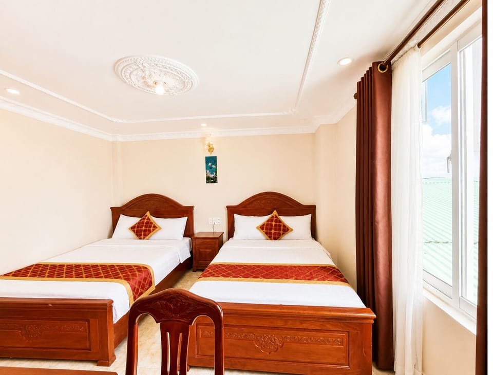 Superior Family | Desk, WiFi (free), bed sheets
