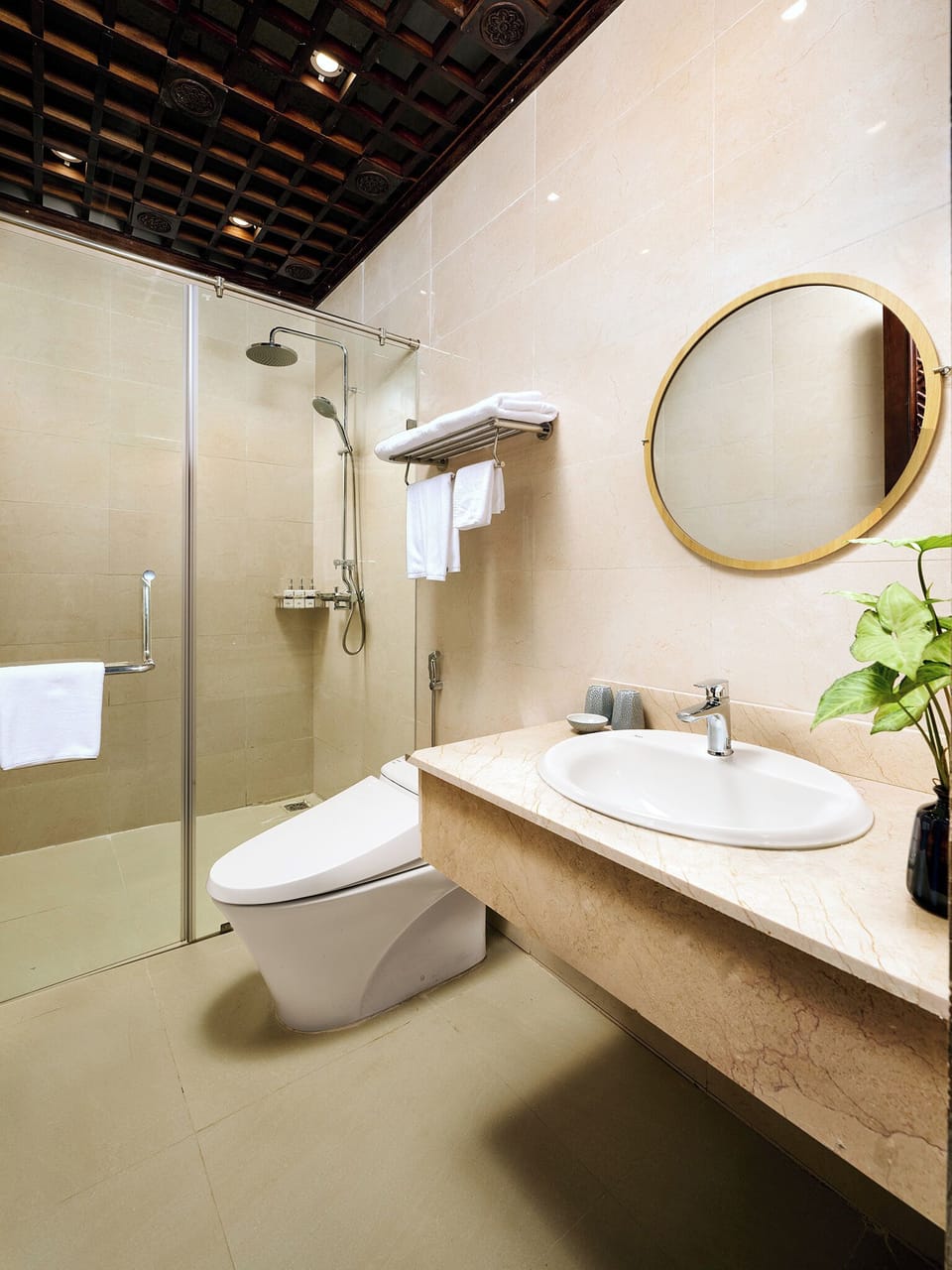 Double Room, Garden View | Bathroom | Shower, rainfall showerhead, free toiletries, hair dryer