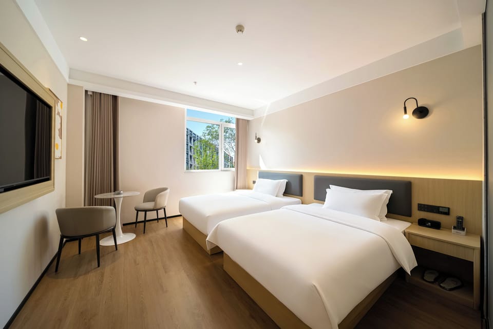 Twin Room | WiFi (free), bed sheets